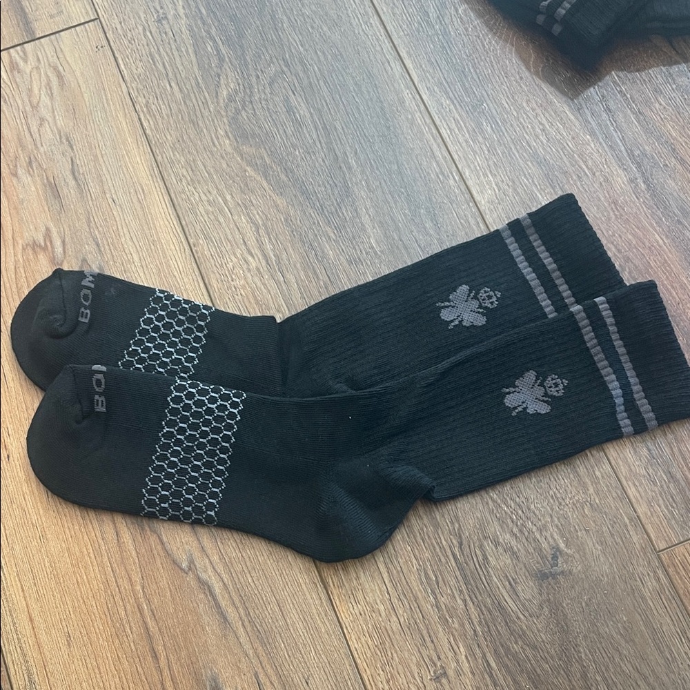 Bombas Men's Classic Black Casual Socks pack of 4!!! - Picture 2 of 3